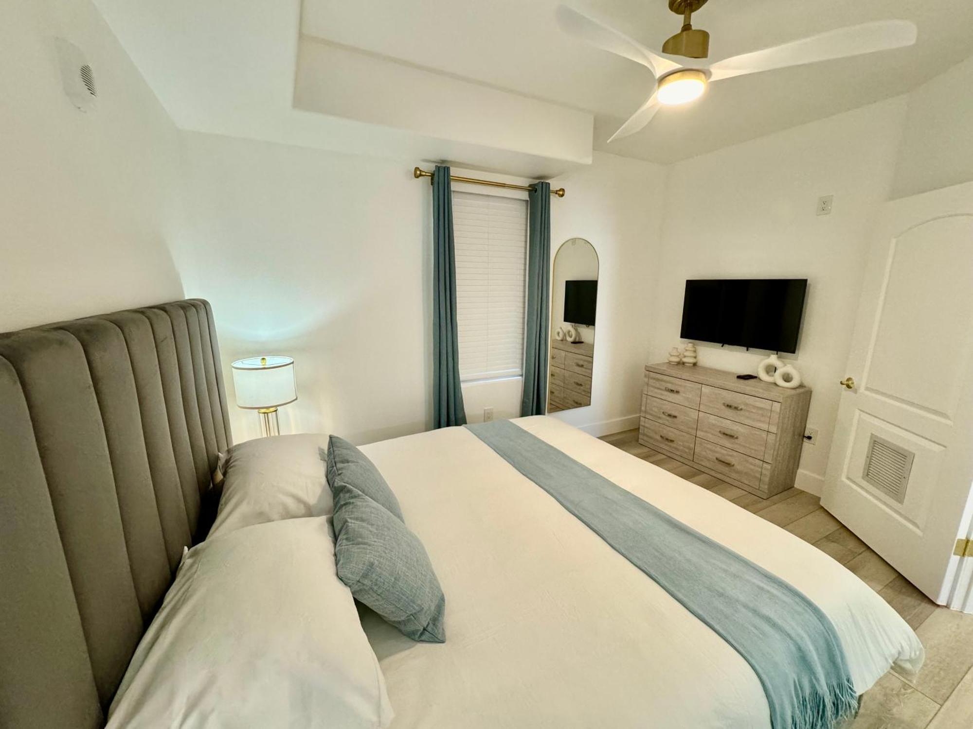 אורלנדו Balcony King Suite - Lake & Pool View מראה חיצוני תמונה