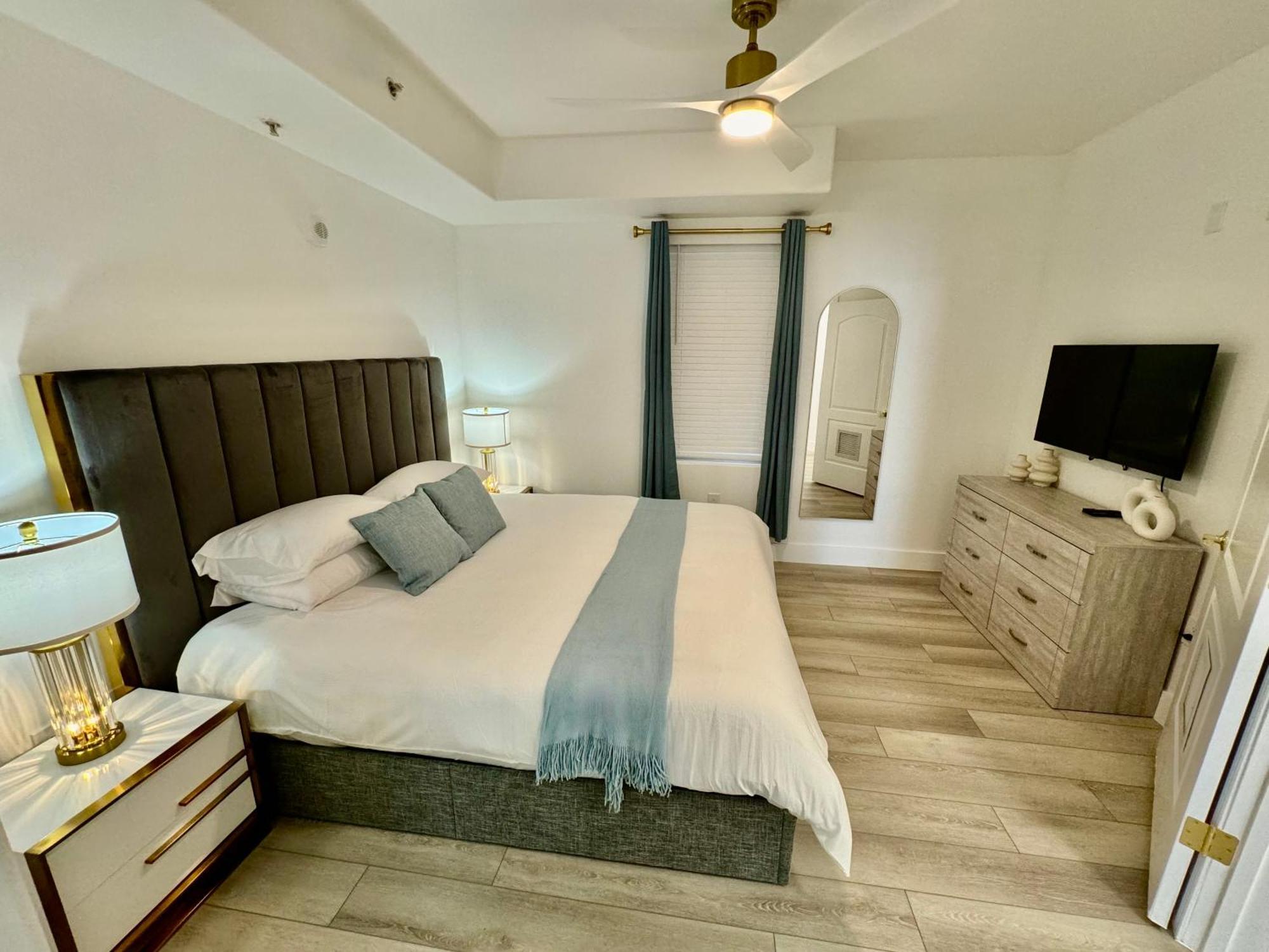 אורלנדו Balcony King Suite - Lake & Pool View מראה חיצוני תמונה